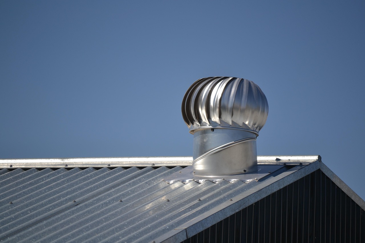 Chantier toiture zinc joint debout et étanchéité contemporaine